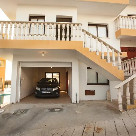Fakontis Court